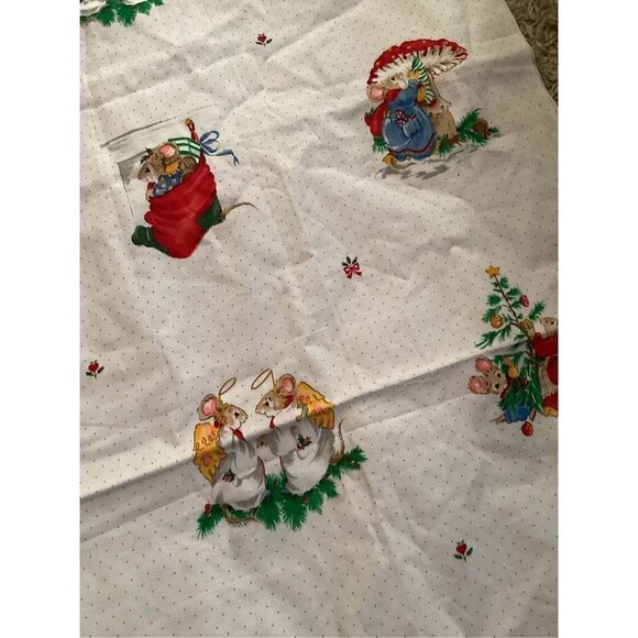 The Mistletoe Mice Fabric Panel - Picture 4 of 7